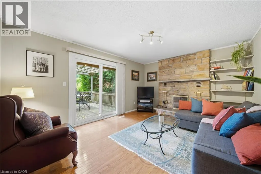 32 WAVERLEY Drive