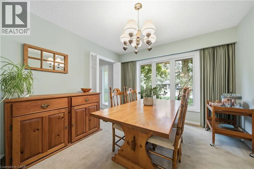 32 WAVERLEY Drive