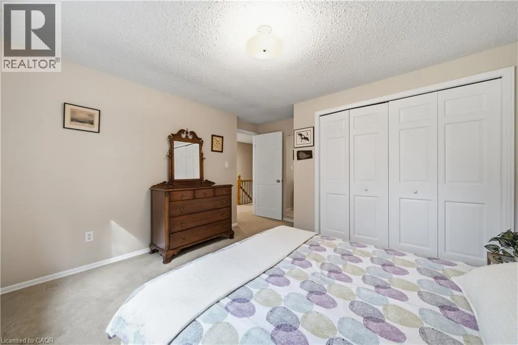 32 WAVERLEY Drive