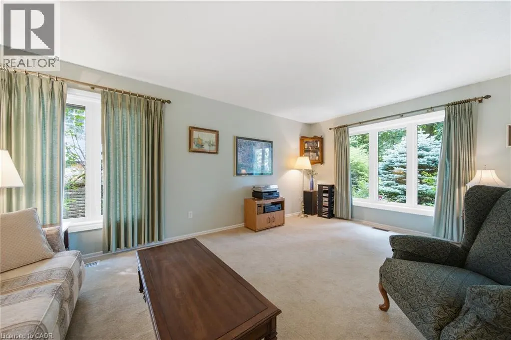 32 WAVERLEY Drive