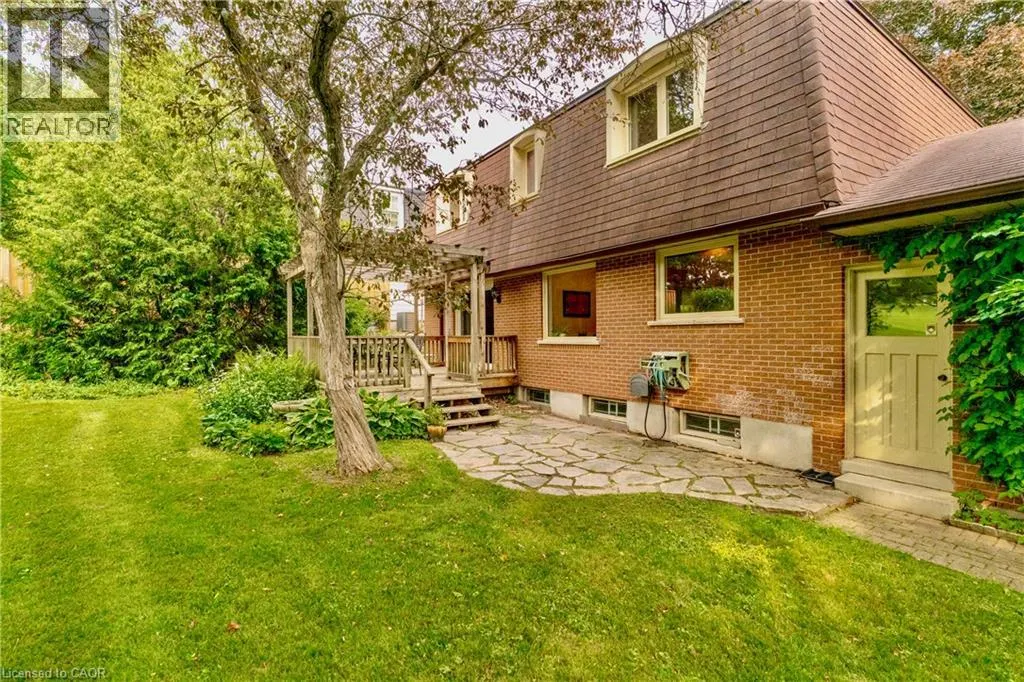 32 WAVERLEY Drive