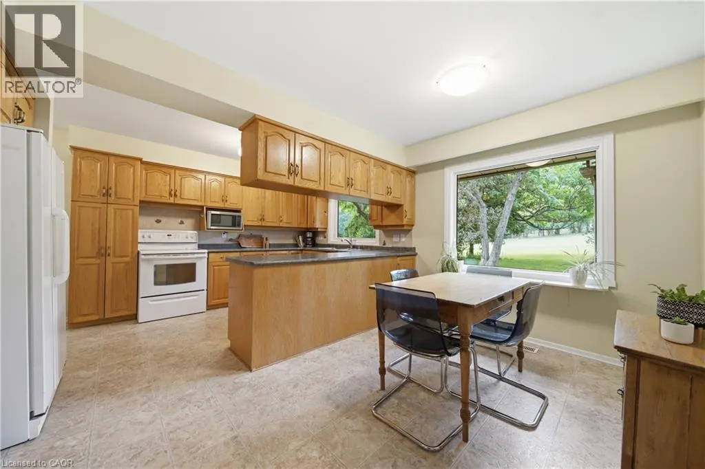 32 WAVERLEY Drive