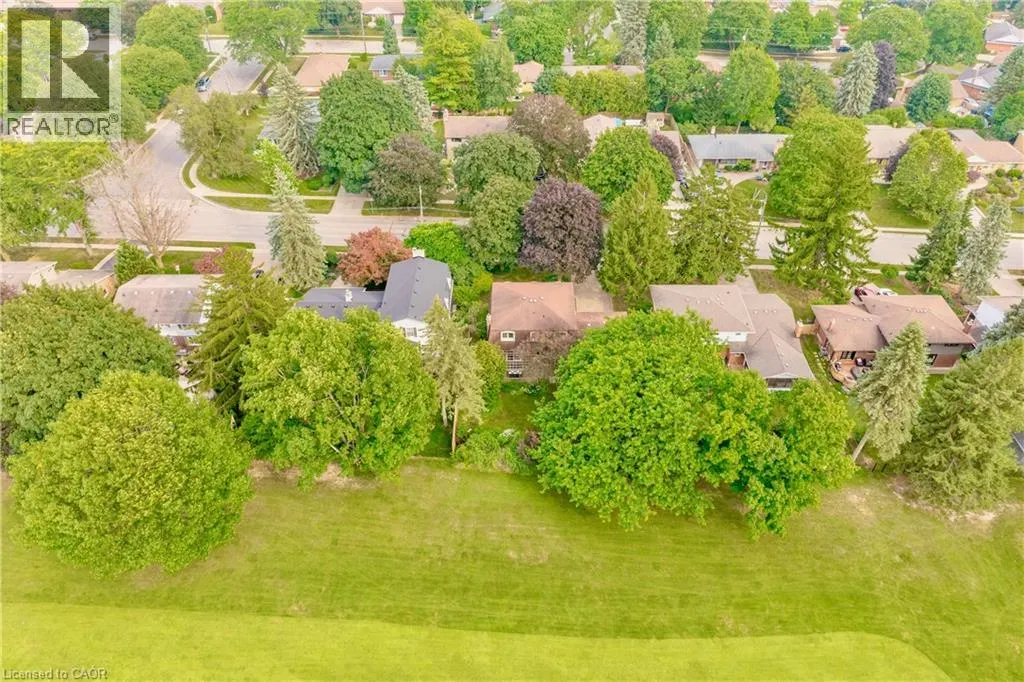 32 WAVERLEY Drive