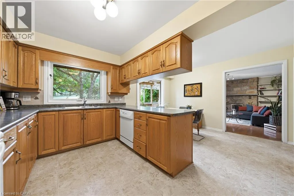32 WAVERLEY Drive