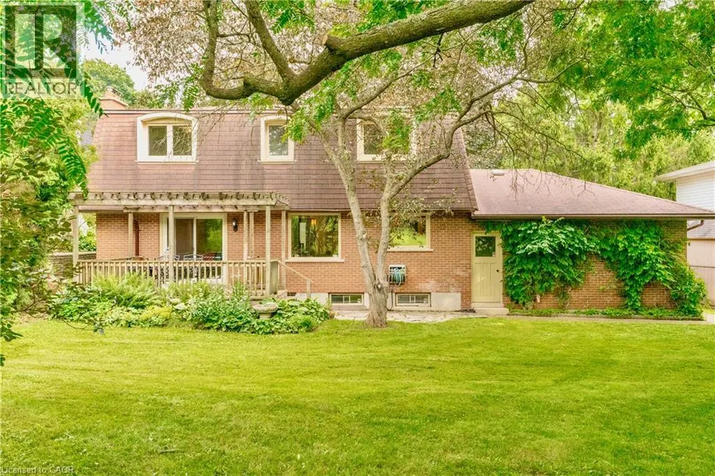 32 WAVERLEY Drive