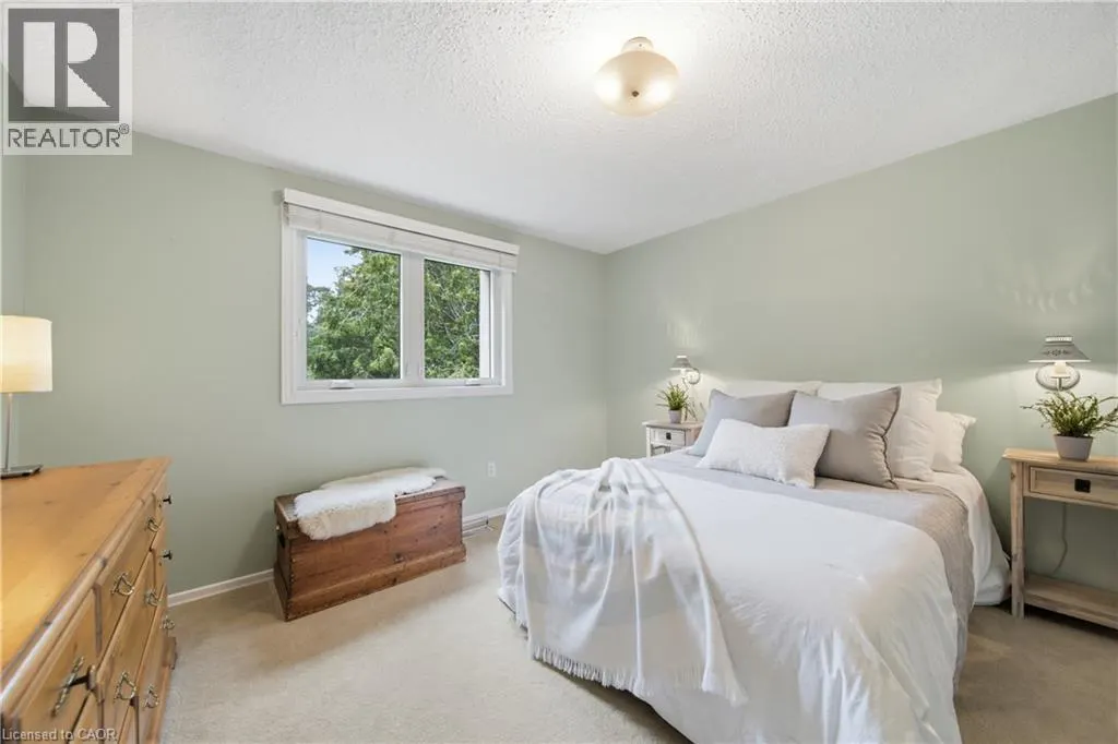 32 WAVERLEY Drive