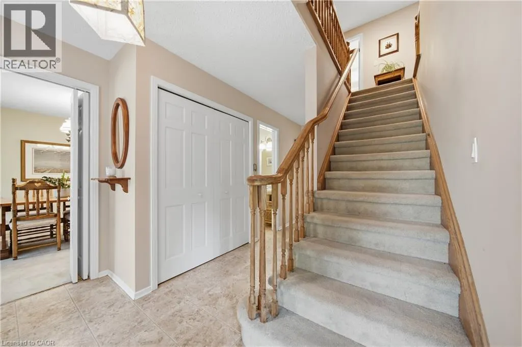 32 WAVERLEY Drive