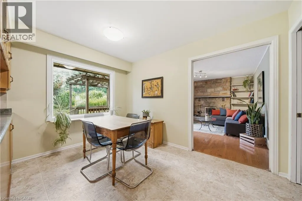 32 WAVERLEY Drive