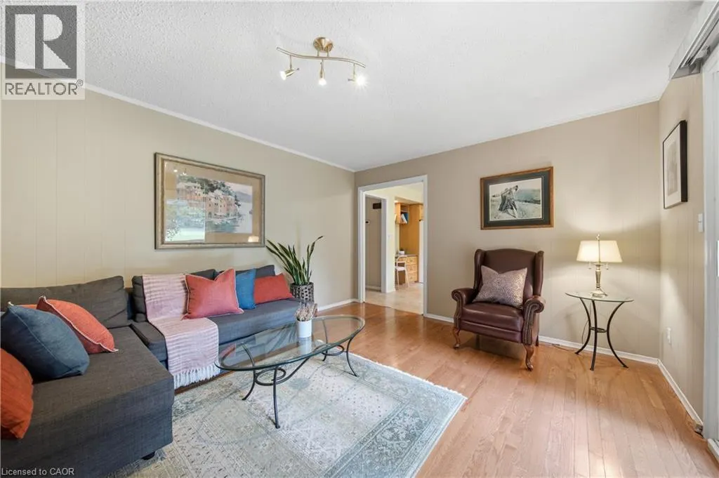 32 WAVERLEY Drive