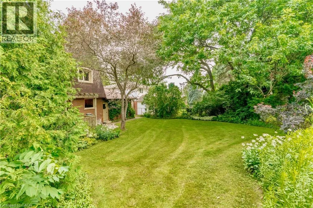 32 WAVERLEY Drive