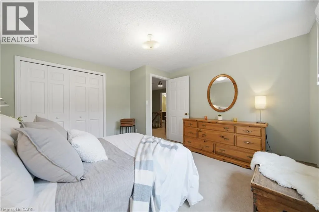 32 WAVERLEY Drive