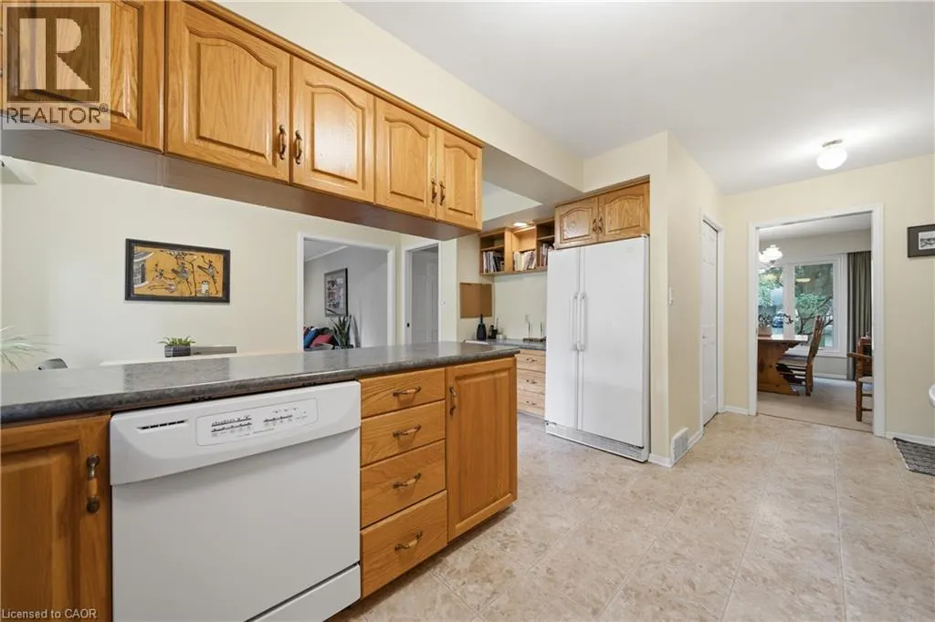 32 WAVERLEY Drive
