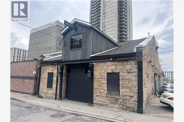 33 BOWEN Street