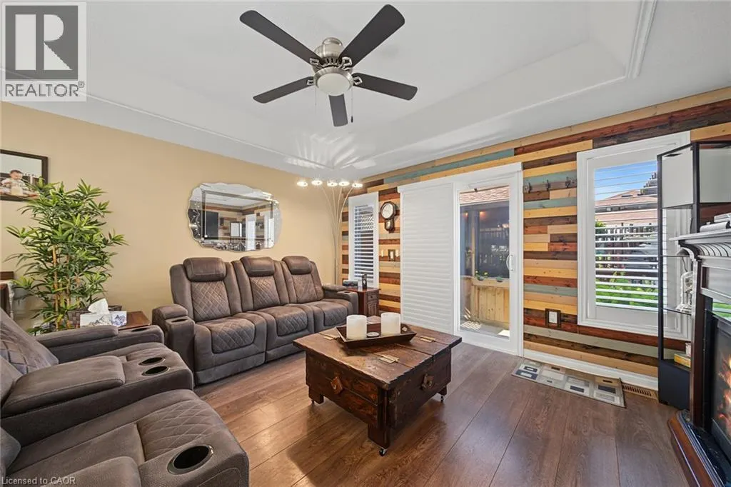 3913 PRIMROSE Lane