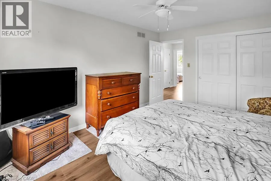 4542 IVY GARDENS Crescent