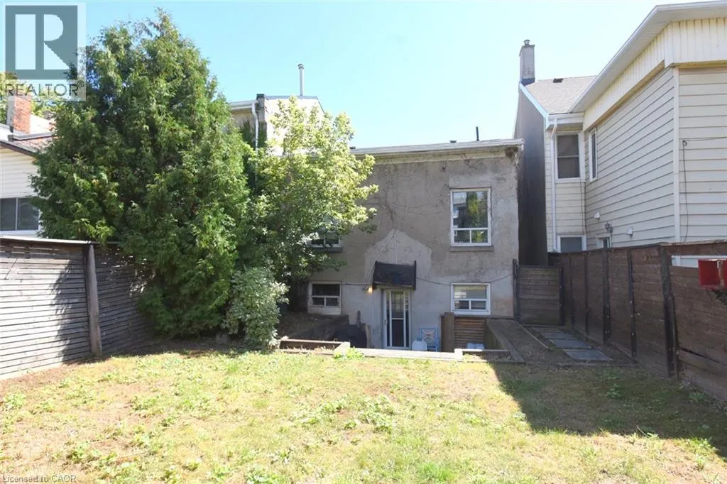 355 MACNAB Street N