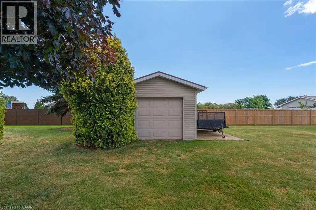 18 FEATHERSTONE Avenue
