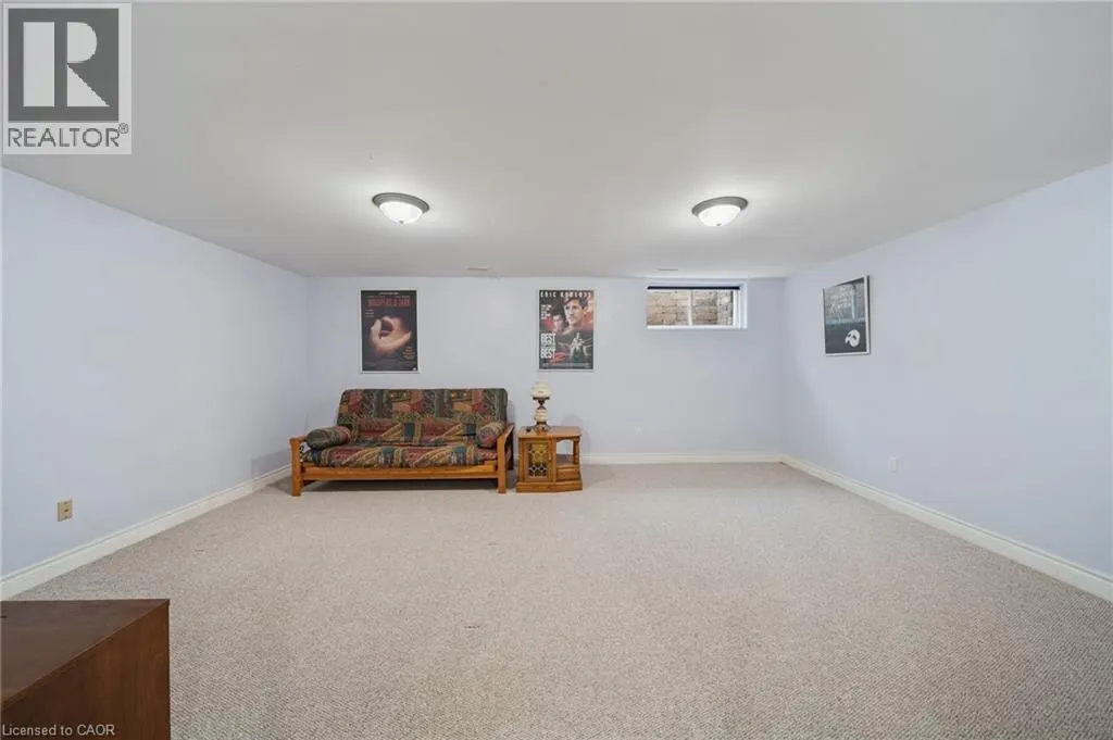 18 FEATHERSTONE Avenue