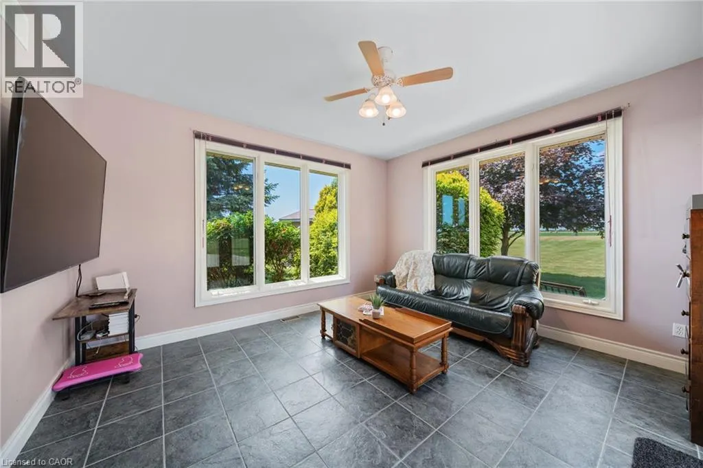 18 FEATHERSTONE Avenue