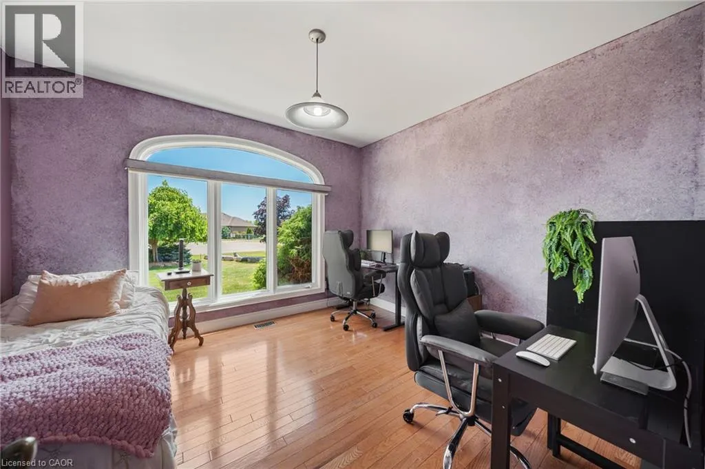 18 FEATHERSTONE Avenue