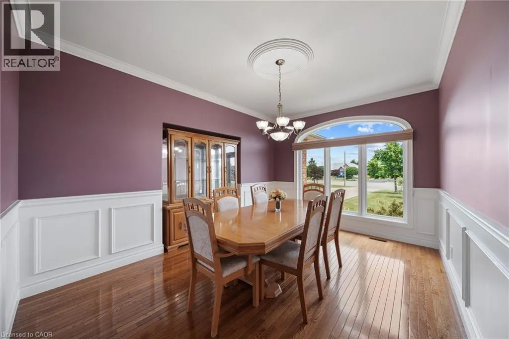 18 FEATHERSTONE Avenue