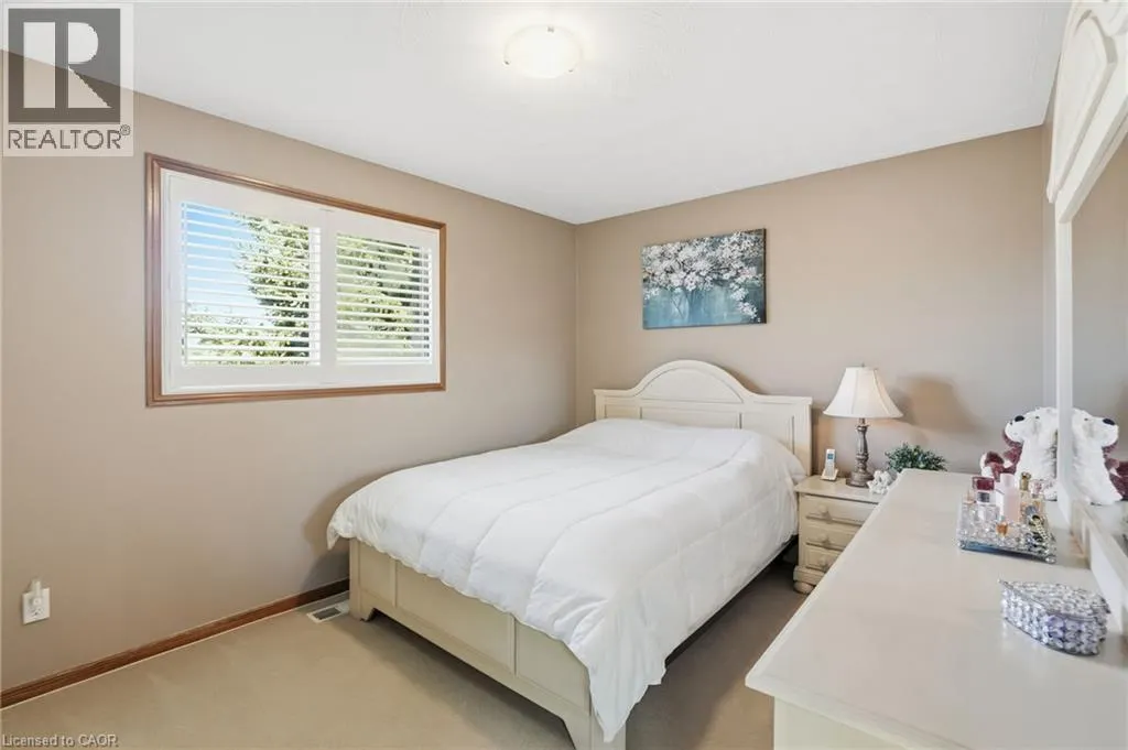 32 HIGHBURY Drive