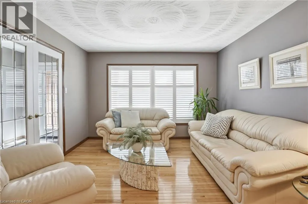 32 HIGHBURY Drive