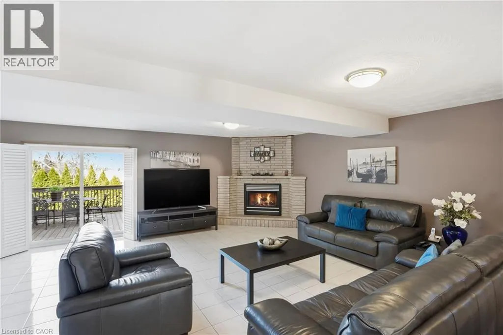 32 HIGHBURY Drive