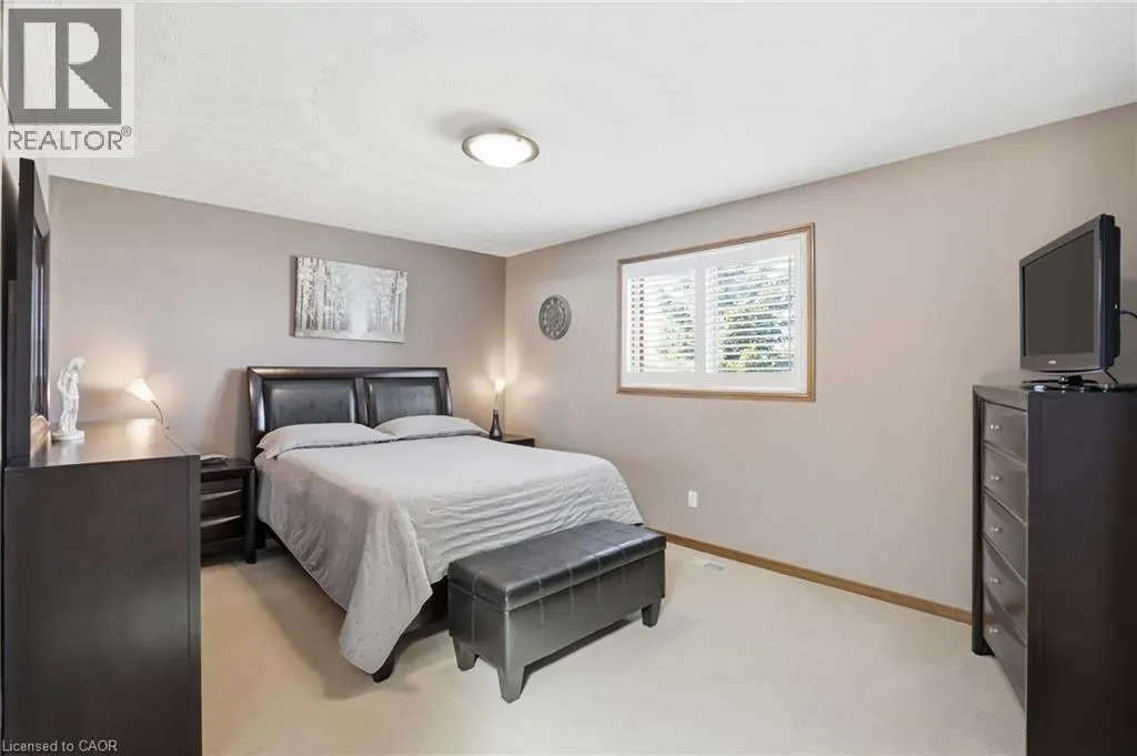 32 HIGHBURY Drive