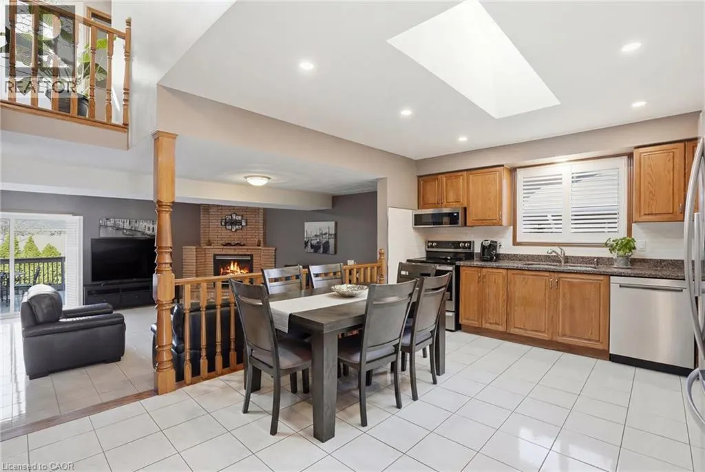 32 HIGHBURY Drive