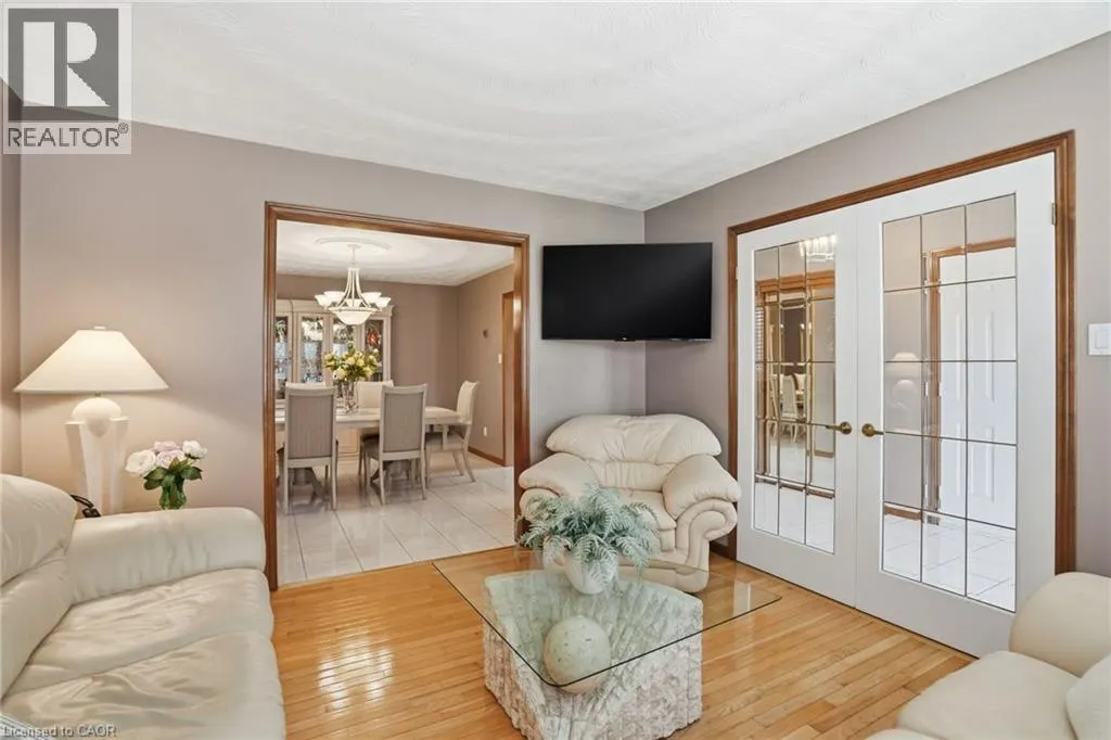 32 HIGHBURY Drive