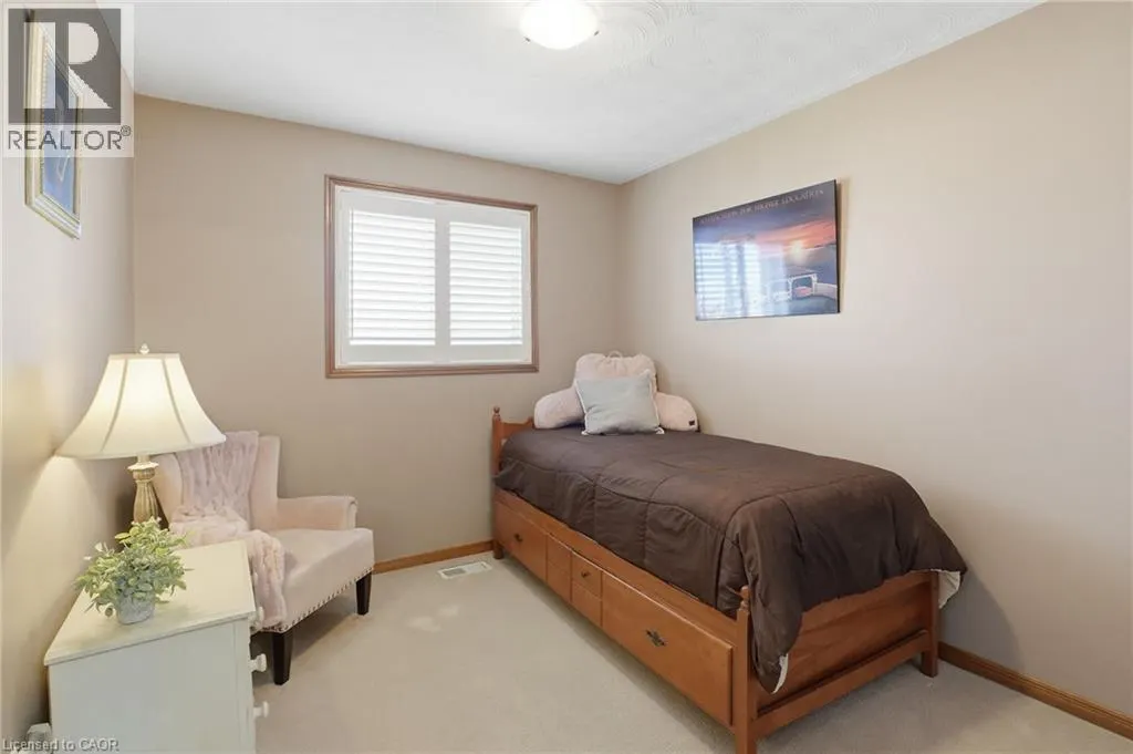 32 HIGHBURY Drive