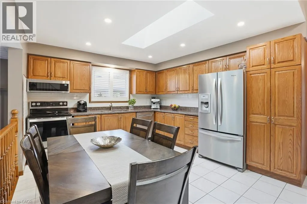 32 HIGHBURY Drive