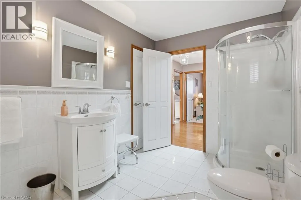 32 HIGHBURY Drive