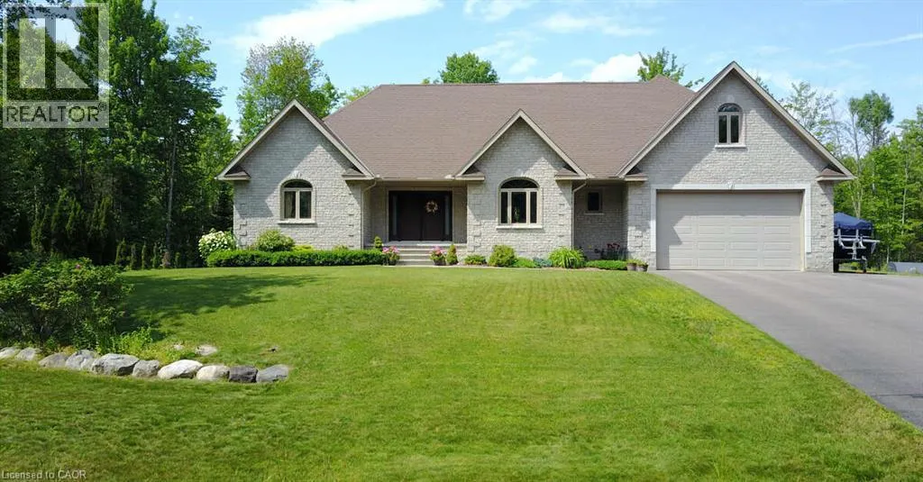 110 MONCK Square