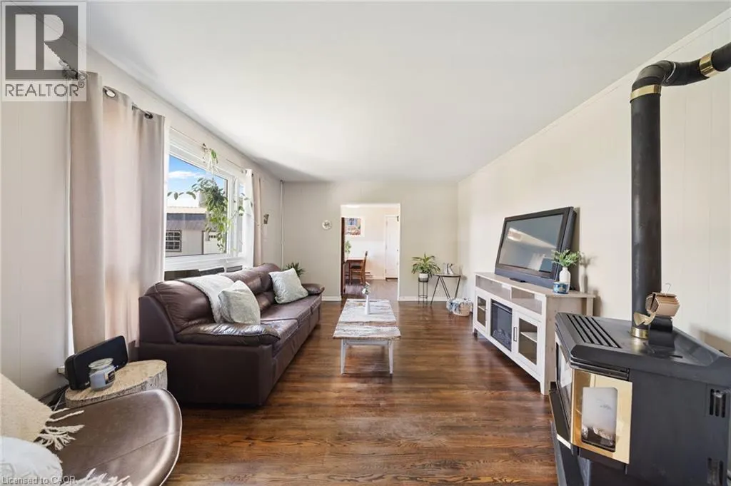 3 BOUSFIELD Lane