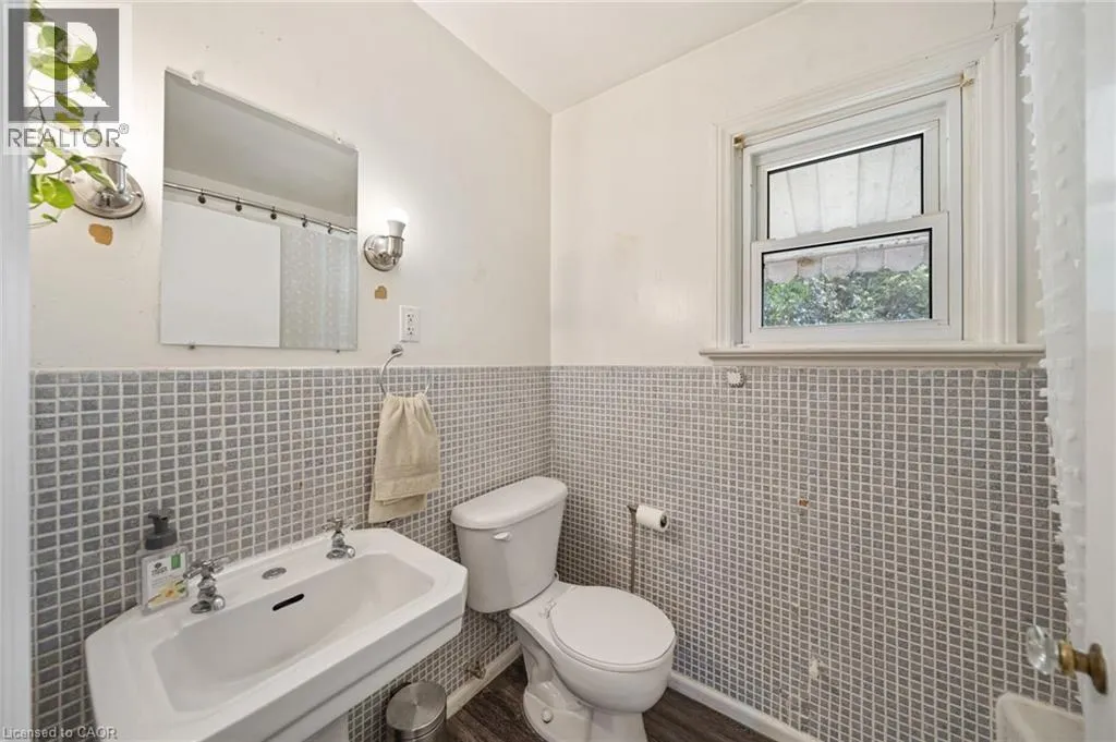 3 BOUSFIELD Lane