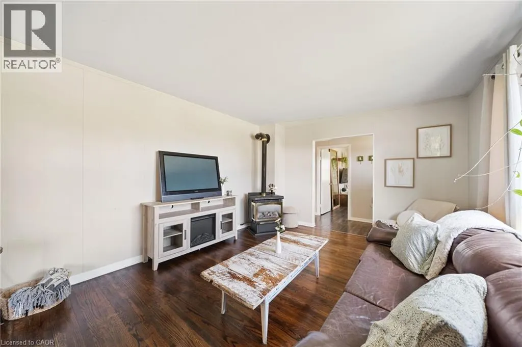 3 BOUSFIELD Lane