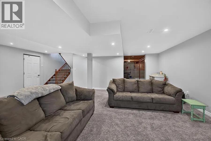 19 SPARROW Way