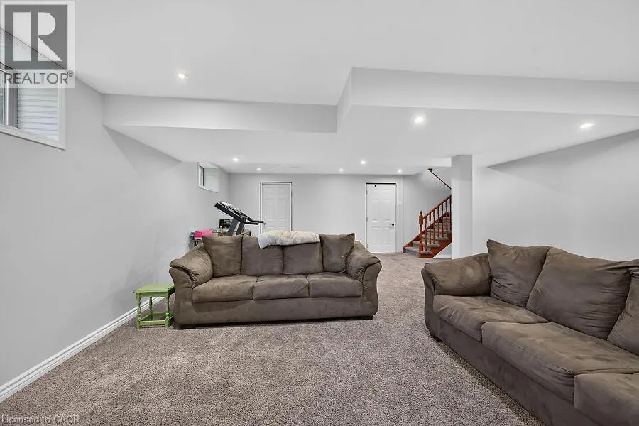 19 SPARROW Way