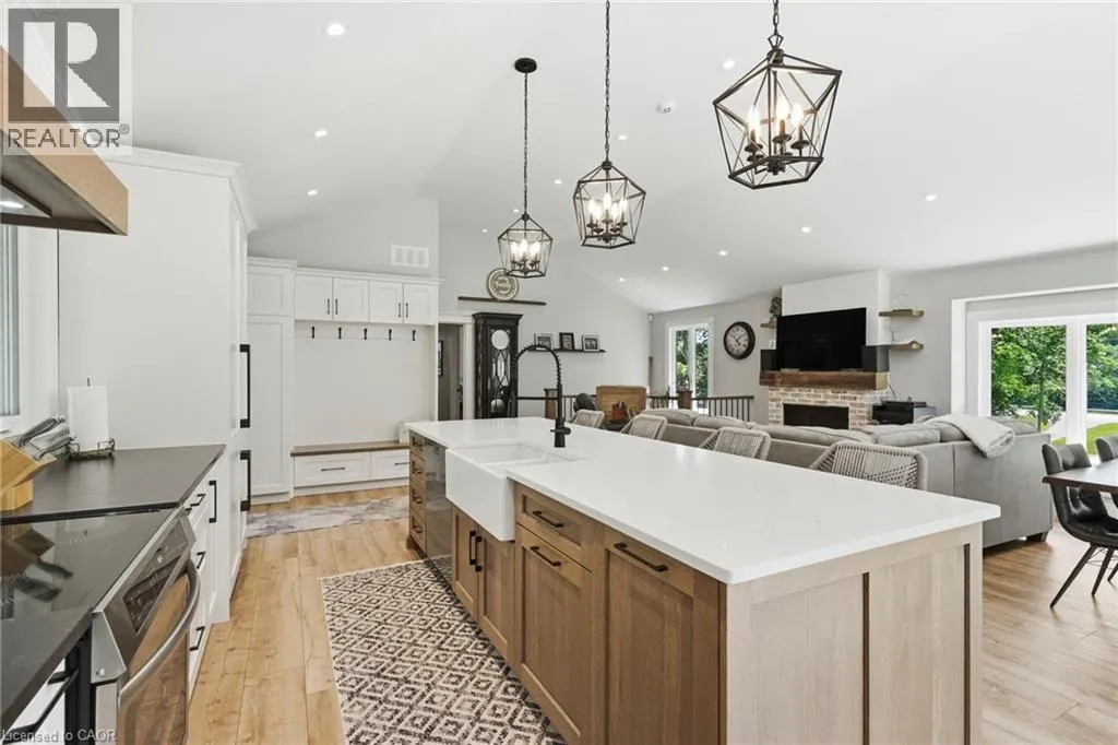1095 GOVERNORS Road