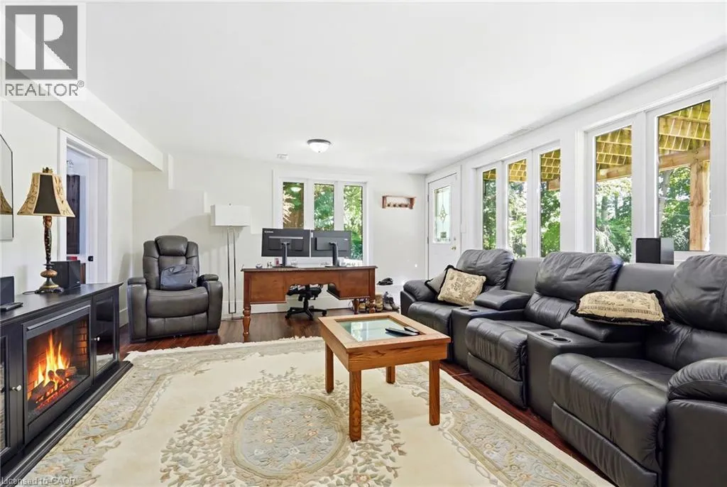 1095 GOVERNORS Road