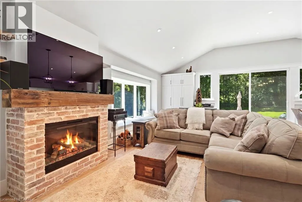 1095 GOVERNORS Road