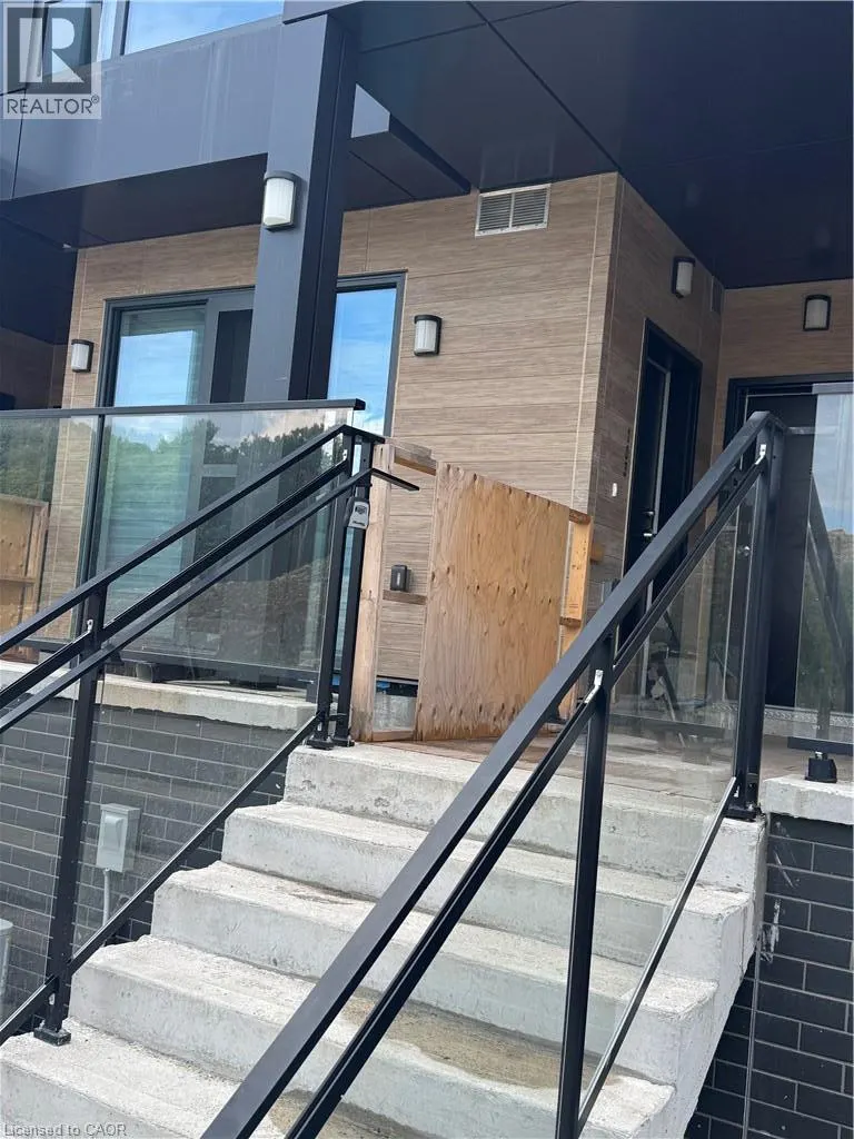 12 SUNCREST Lane Unit# 207 #207