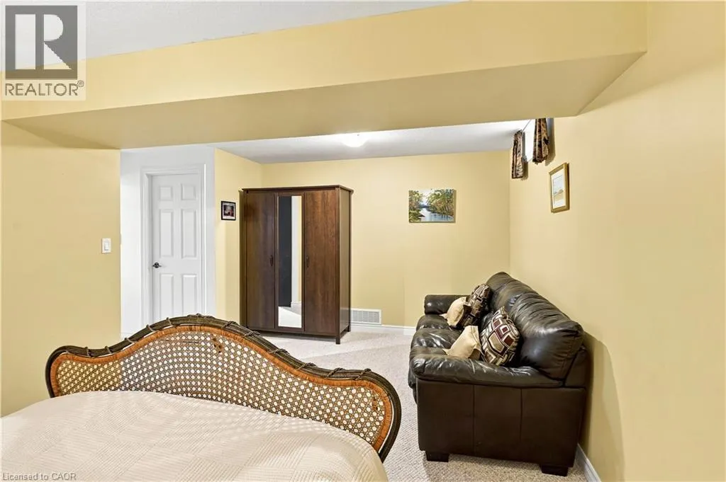 25 STICKLAND Lane