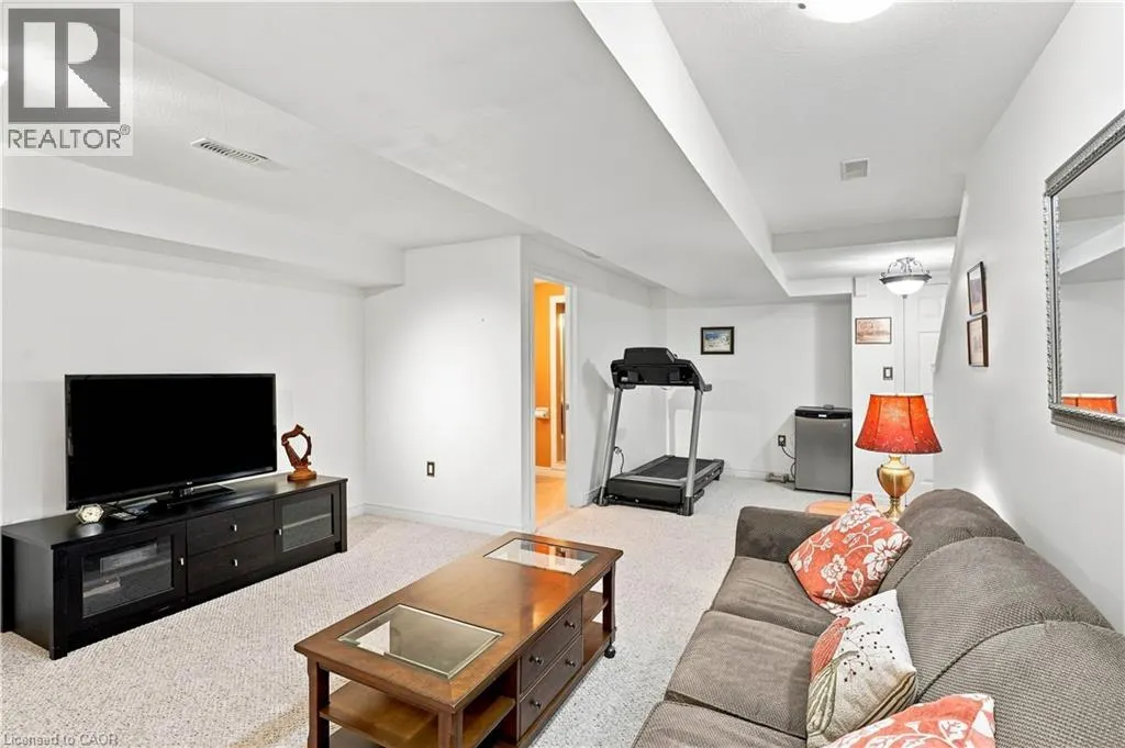 25 STICKLAND Lane