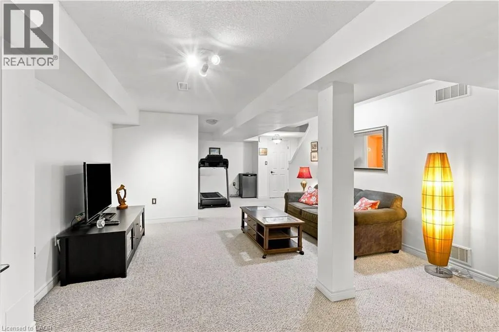 25 STICKLAND Lane