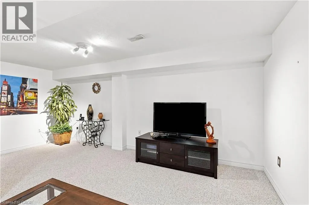 25 STICKLAND Lane