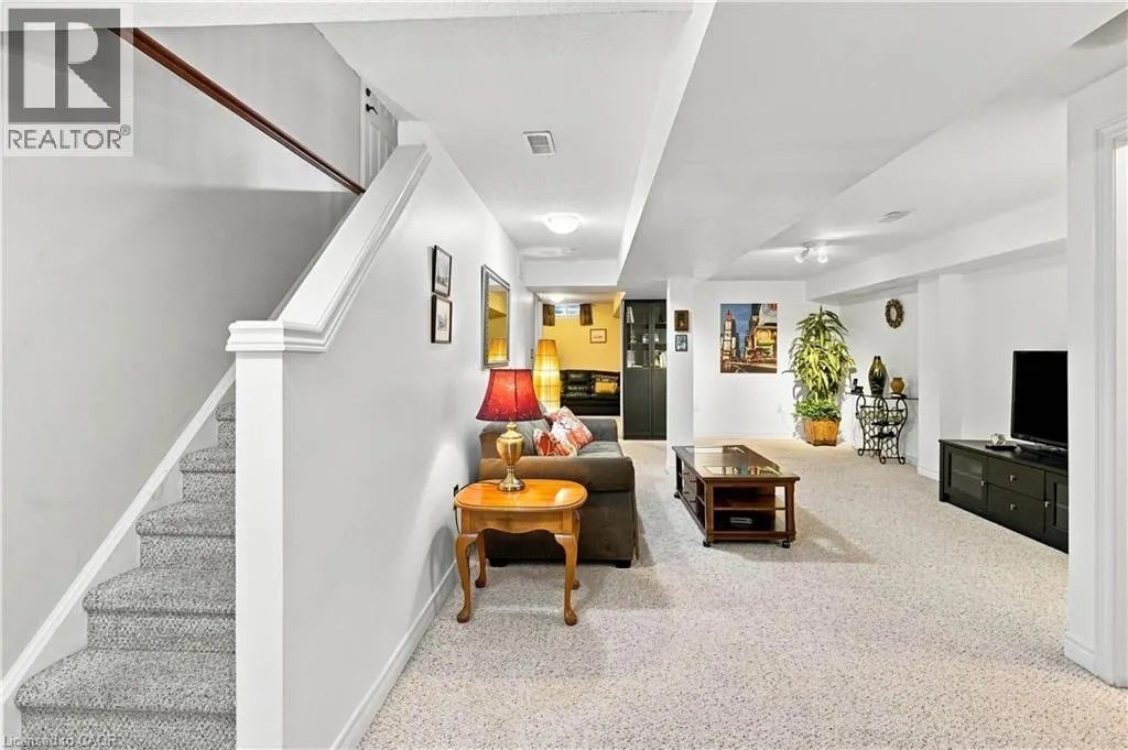 25 STICKLAND Lane