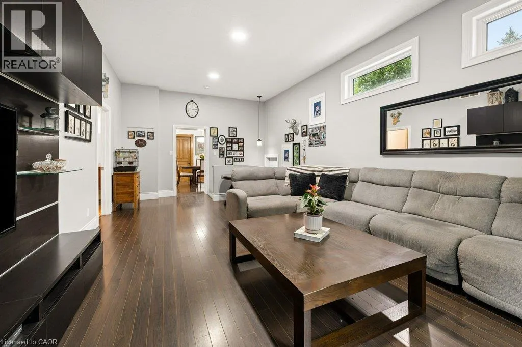 9 PARK Avenue W
